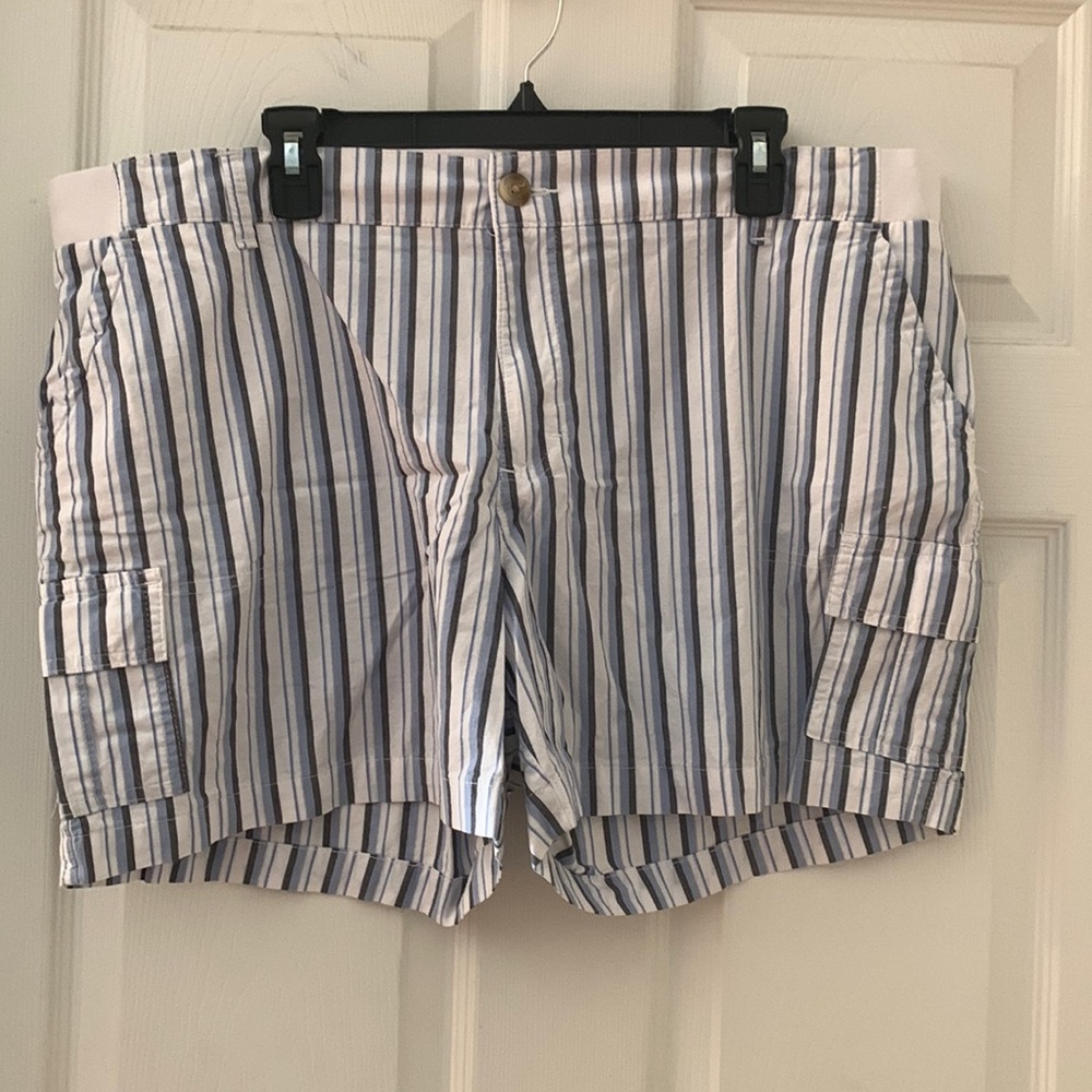 Lee brand stripped shorts with stretch waistband and side pockets